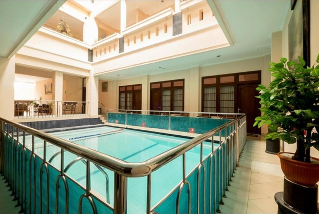 Malioboro Inn Hotel Джокьякарта Экстерьер фото