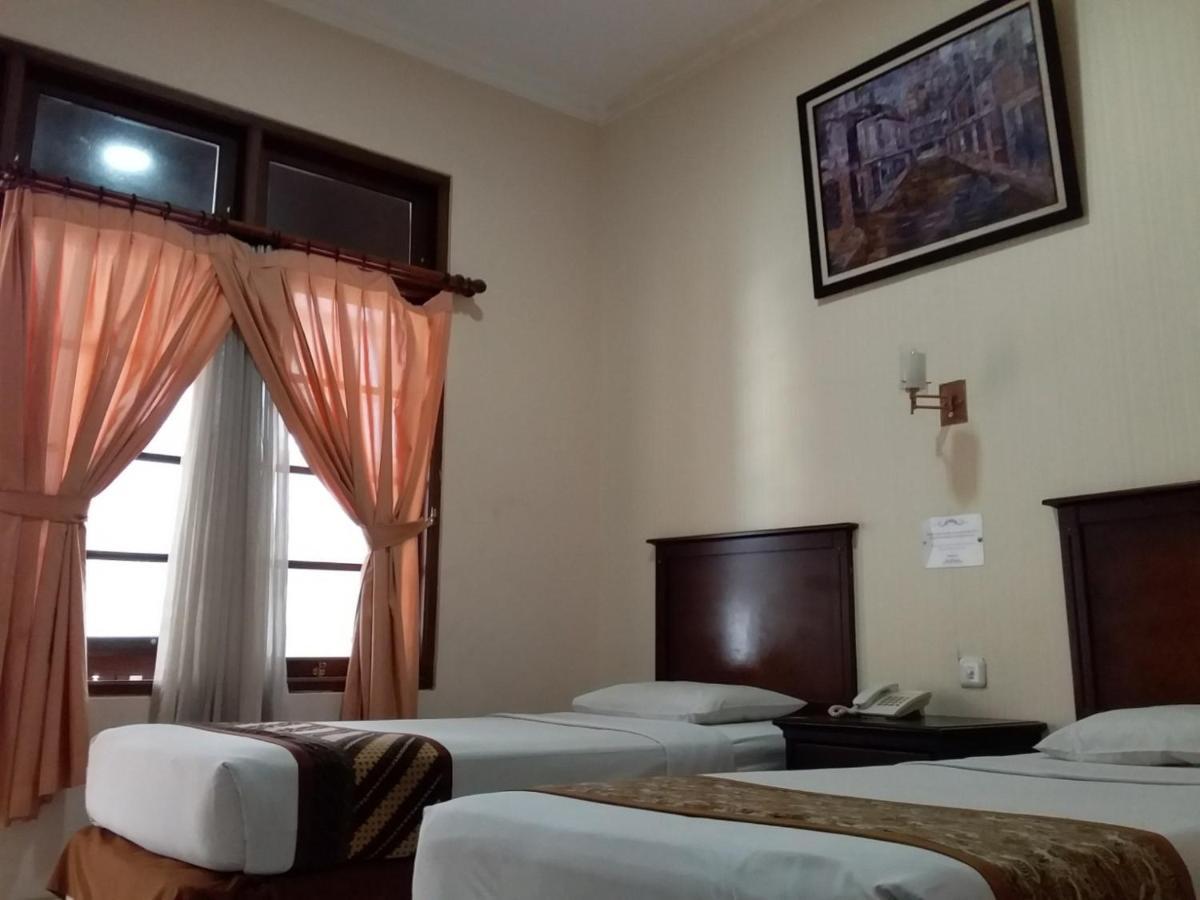 Malioboro Inn Hotel Джокьякарта Экстерьер фото