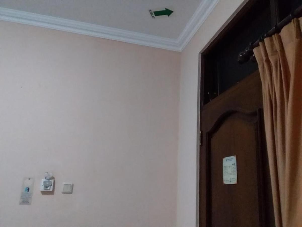 Malioboro Inn Hotel Джокьякарта Экстерьер фото