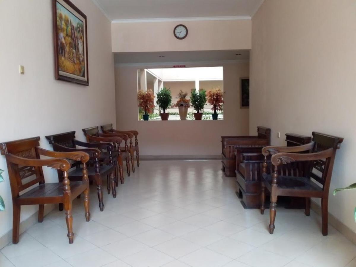 Malioboro Inn Hotel Джокьякарта Экстерьер фото