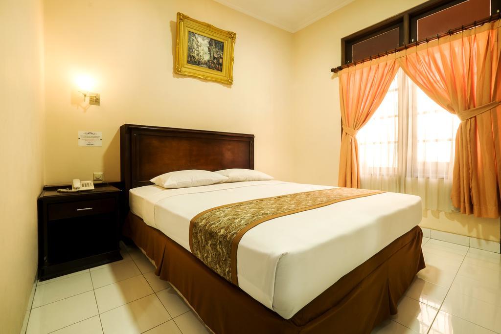 Malioboro Inn Hotel Джокьякарта Экстерьер фото