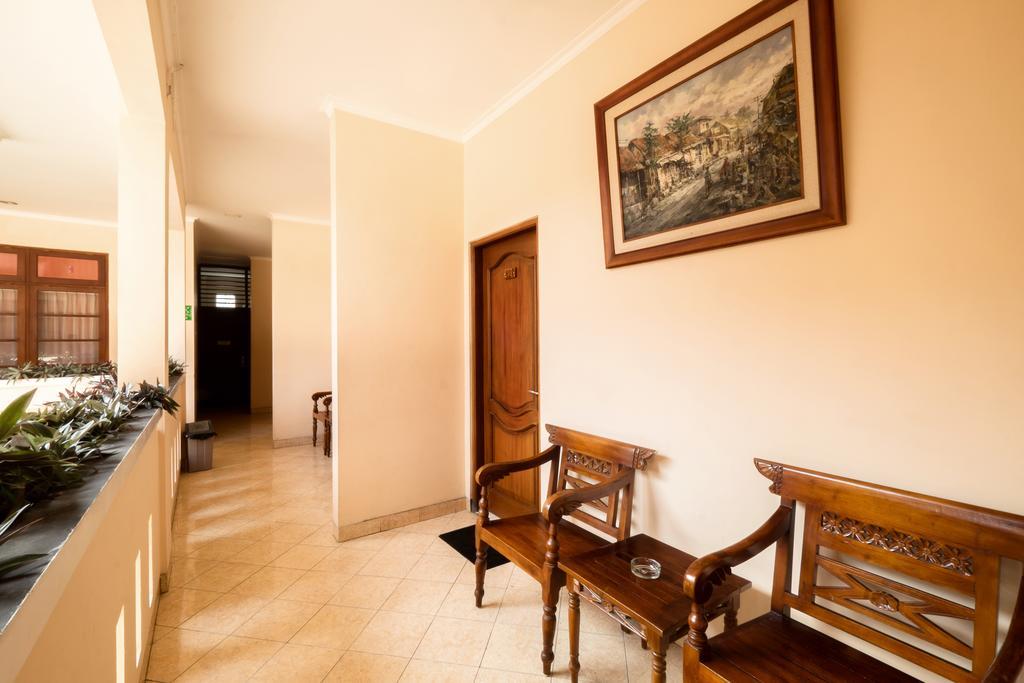 Malioboro Inn Hotel Джокьякарта Экстерьер фото